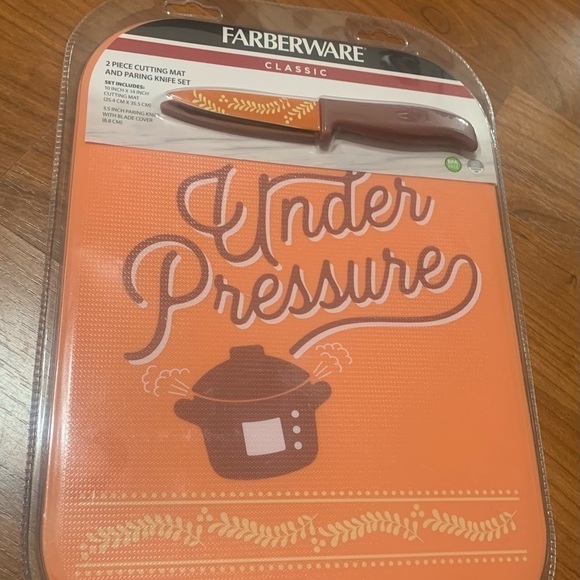 NEW Factory Sealed Farberware Cutting Boards and Knife Gift Set - Picture 1 of 2